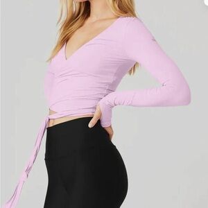 ALO YOGA Cropped Escalate Wrap Top in Sugarplum